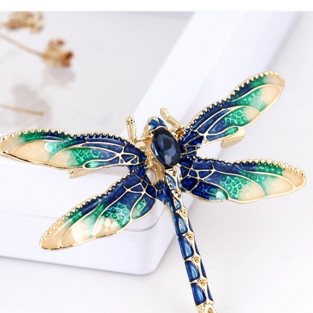 Dragonfly brooch